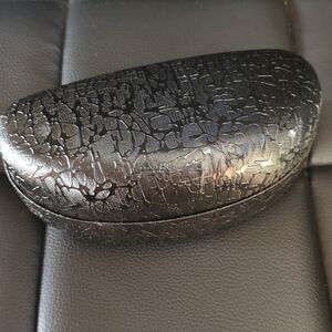 NWT Large Black Hinged Sunglasses Case Crackle Design